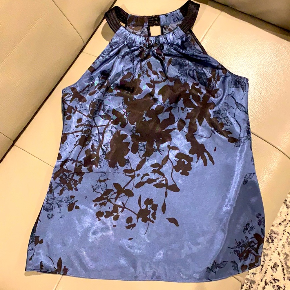 Tahari top